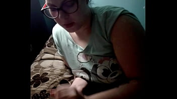 Ehefrau wunderschöner Handjob mit großem Cumshot