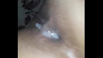 بیوی کے گدھے کو اندر کی طرف گھماتا ہے