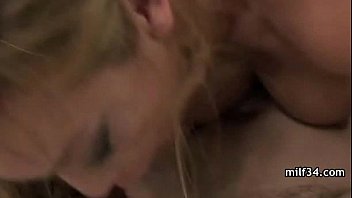 Hete krankzinnige milf wordt abject en stevig gepluimd