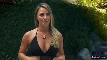 Cougar se une al pub de una milla de altura con su cita y.