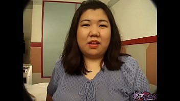 ma0045 - Érett ázsiai leszbikusok nyalogatják a nagy humungous puncit.