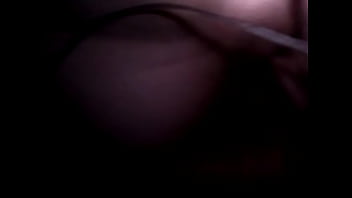 Esposa amateur usando vibrador de cerca
