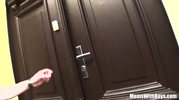 Redhead เจ้าของร้านผู้ใหญ่ Double Teamed Fucked