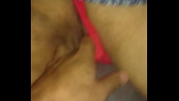 Tocando el culo de mi esposa amateur