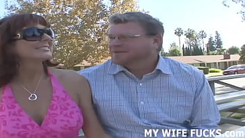 Jag gav efter och lät min fru hänge sig åt sin hotwife-fantasi