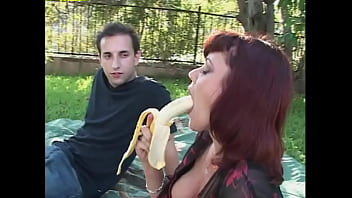 MILTF #7 - Une belle-mère mature séduit le meilleur ami de son beau-fils