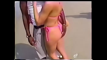 Manželka cuckolded na plážovom sídle