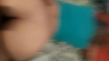 カップルは暑くて若々しい妻を耕します