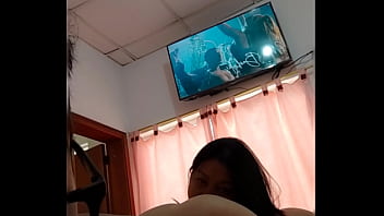 Demi Tuhan, dia melakukannya dengan benar. Wanita jalang ini adalah