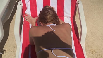 Sexet røvkone på strandhuset