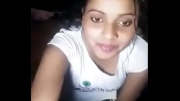 Cô gái Desi khoe âm hộ và bộ ngực to của mình