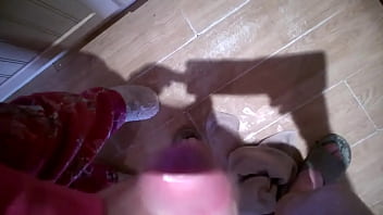 มือสมัครเล่นยิง spunk ในห้องครัวภรรยา --