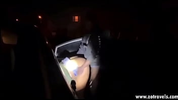 업 스커트 쾌감.. 나는 이 쿠거의 마이크로 스커트를 들어 올리고 두드렸다