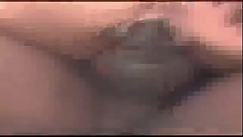 گرم بیوی اپنے دھوکے باز شریک حیات اور اس کے سردار کو کوڑاتی ہے ۔