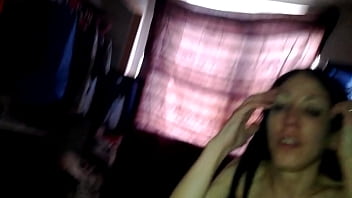 La esposa del vecino inhala y traga saliva