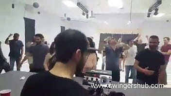 زوجة ساخنة تريد الاحتفال