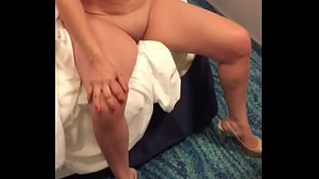 热妻子赤身裸体