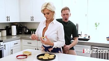 Cầu xin mẹ kế làm #Cuminyourmomchallenge - Charli Phoenix