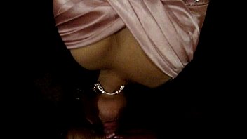 vợ cuckold ảnh hưởng đến chồng để liếm âm hộ của mình sau khi fucke khiêu dâm