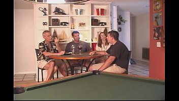 Cuckold mož ponižan od ŽENE