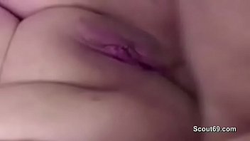 Beau-fils séduire une belle-mère de 53 ans pour obtenir sa première sodomie