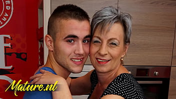 Enteado Horny sempre sabe como fazer seu passo mãe