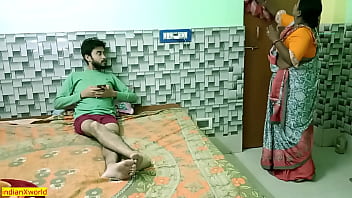 Adolescente indiano cara boinking com fumegante bela empregada Bhabhi! Uncut