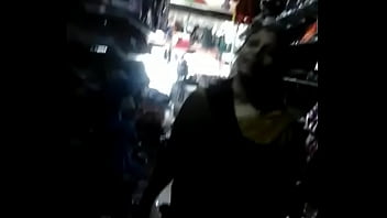 Indická teta předvádění aktiv v obchodě část 2