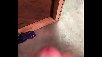 Une femme sexy change de mari espiègle