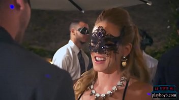 Cougar ninfe arrapate come sempre lanciare una festa in maschera