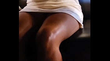 Amatoriale mogliettina provoca con pubblico upskirt azione