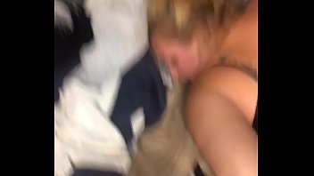 SEXY HOT KONE RISTER PÅ RUMPA OG TAR KUK MED