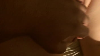 Istri pembunuh seksi mengambil ayam besar di vagina ketat!