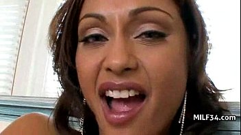 Madrastra caliente Cougar sexo en tacones