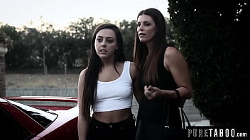 Step-MILF India Summer Memiliki Threeway Dengan Saudara Tiri