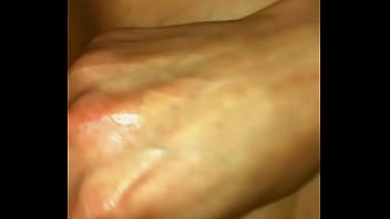 Amigo frotando a mi esposa