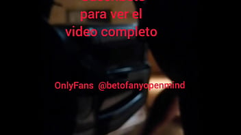 Esposa brincando com o scort, hotwife a exibe, concreto com cliente