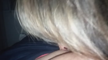 vaimo kurkku erittäin kuuma